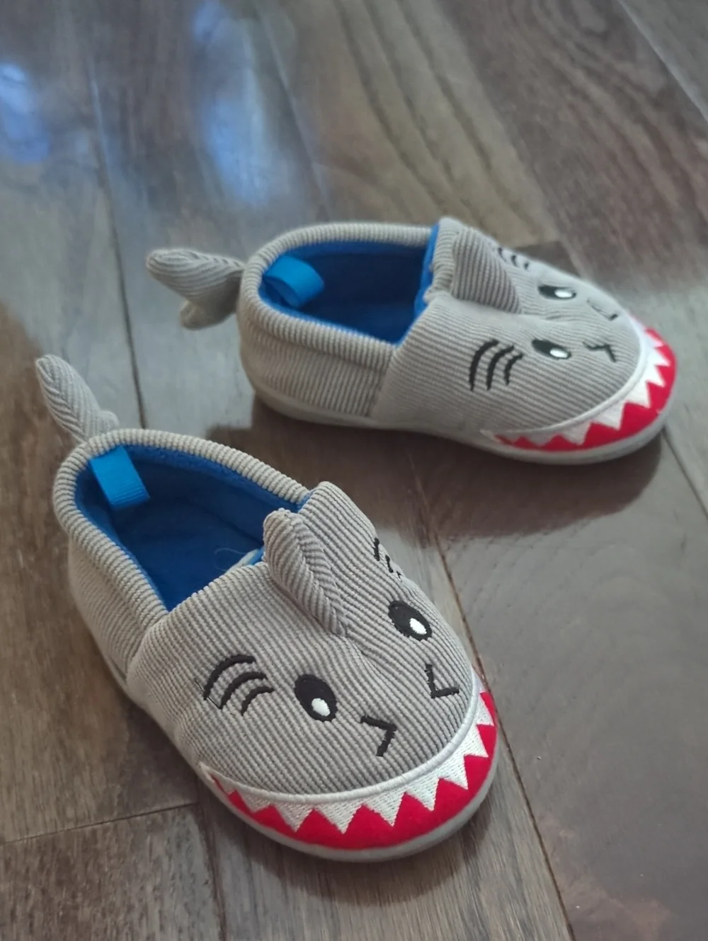 Toddler Slippers Shark size 5